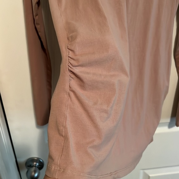 Scoop, neck, long sleeve, maternity shirt. Colour light mauve. - Picture 2 of 2